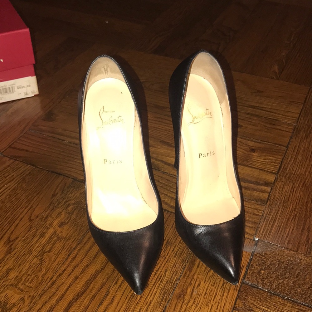 Christian Louboutin - Picture 3 of 9